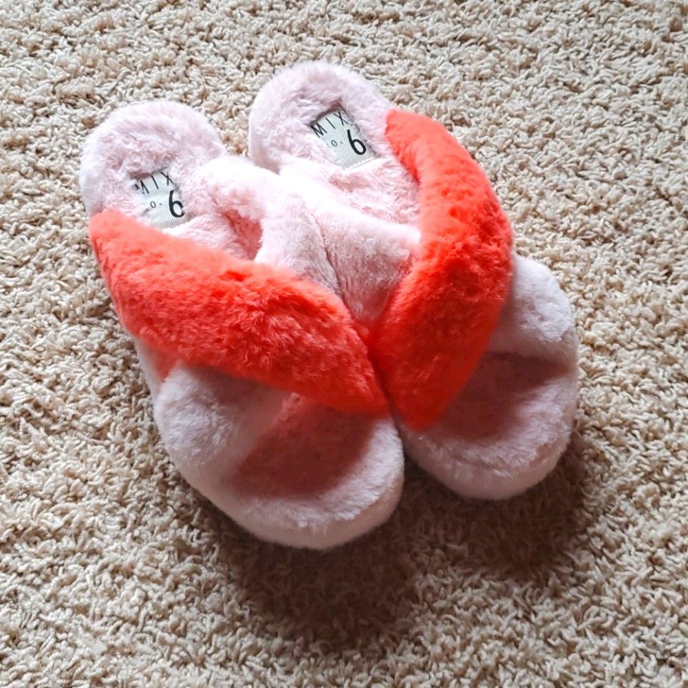 Fuzzy criss cross slippers